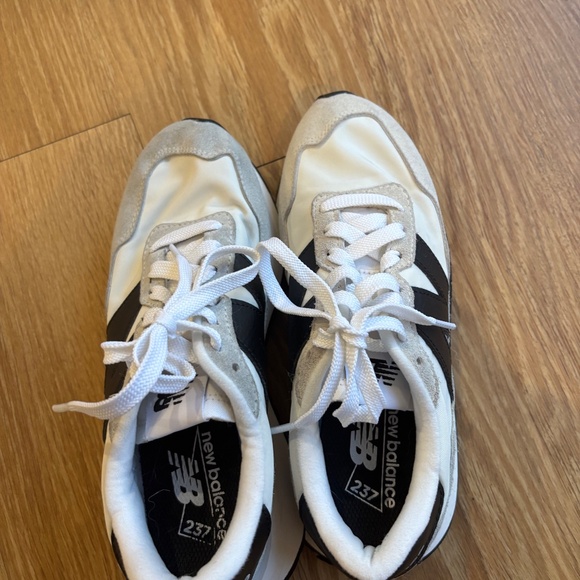 Women’s size 6.5 new balance sneakers - Picture 3 of 7